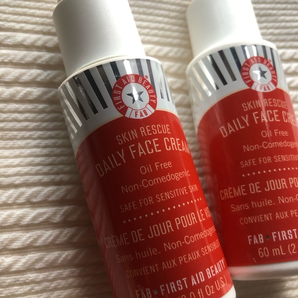 First Aid Beauty Red Moisturizing Skincare Essential - Picture 1 of 1